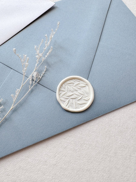 Off-white 3D leaf pattern wax seal 