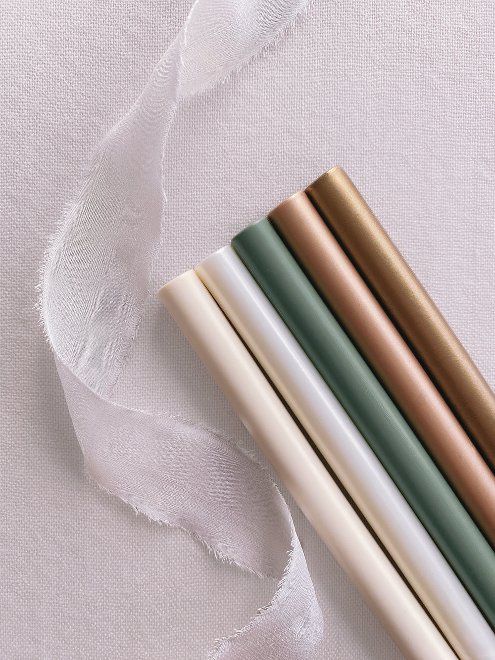 festive Christmas colors glue gun sealing wax sticks in color gold, green, white pearl