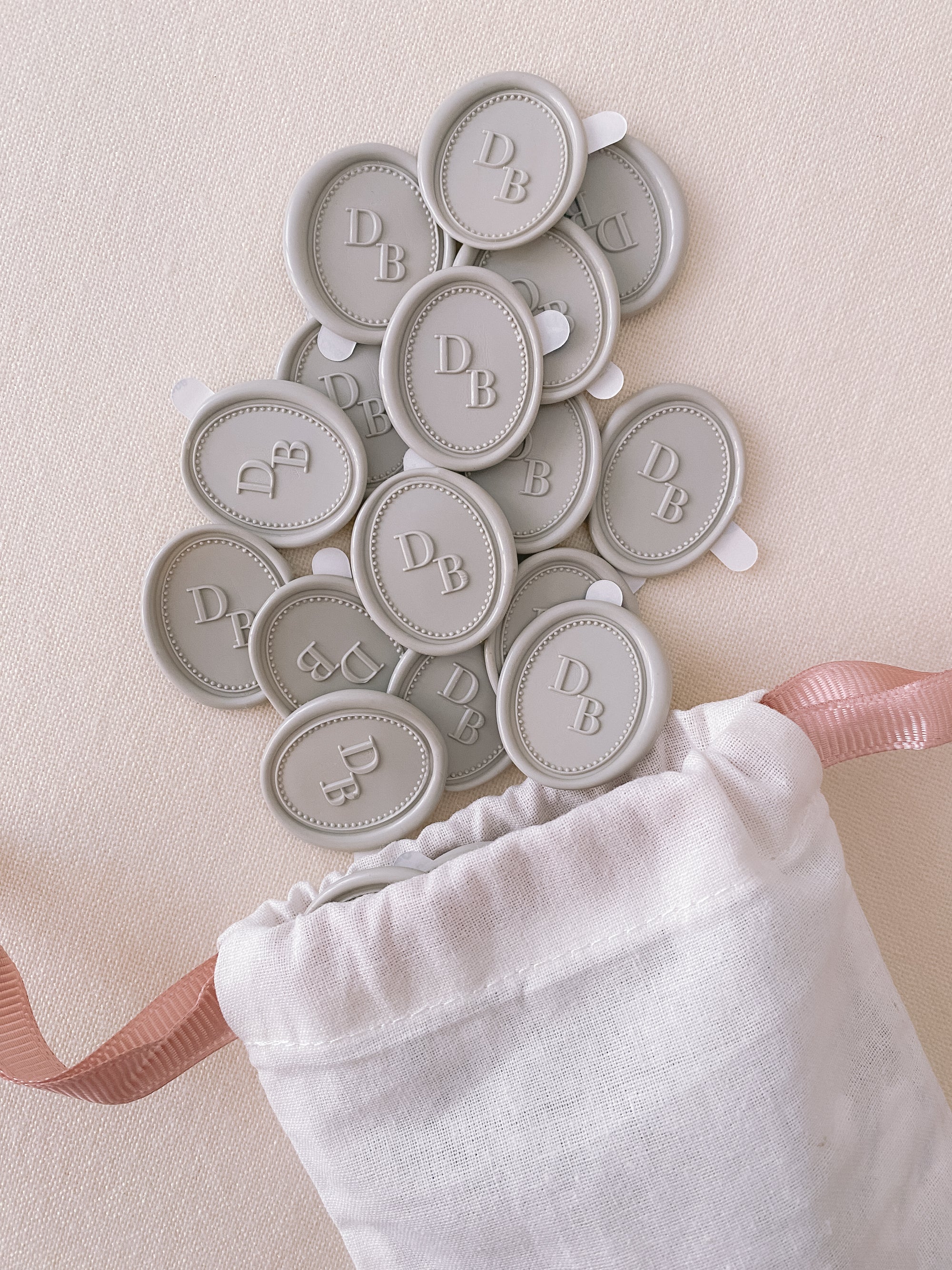 Oval Classique Border Monogram Wax Seal Stamp – Olive Paperie Co.