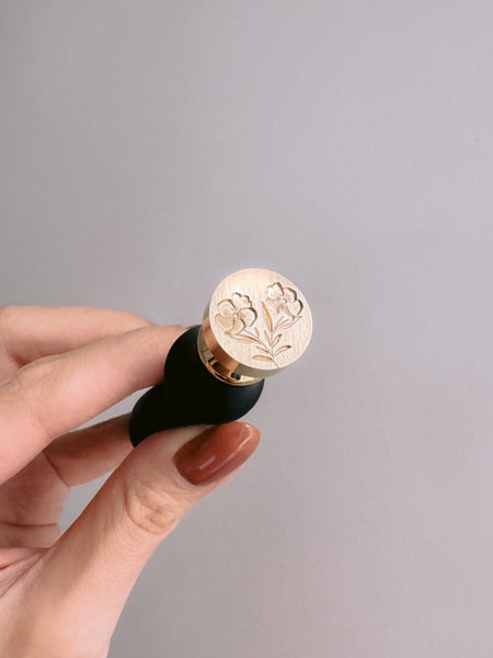 Mini wax seal stamp featuring gardenia flowers with 3D engravings